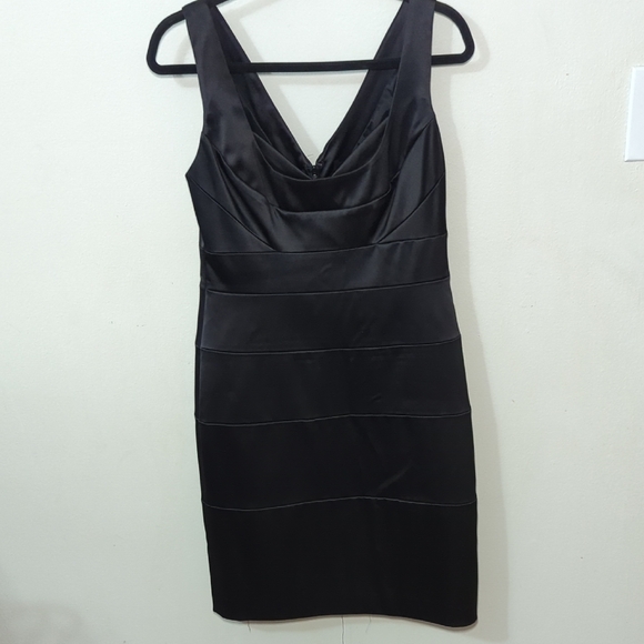 White House Black Market Black Sleeveless V-Neck Cocktail Dress Women's size 8 - Picture 1 of 4